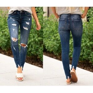 Kancan Dark Wash Mid Rise Distressed Skinny Jeans Blue Size 9/28 Ripped Denim